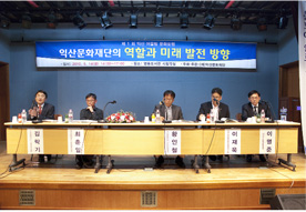 익산문화재단의 역할과 미래 발전방향에 대한 인터뷰하는 사진